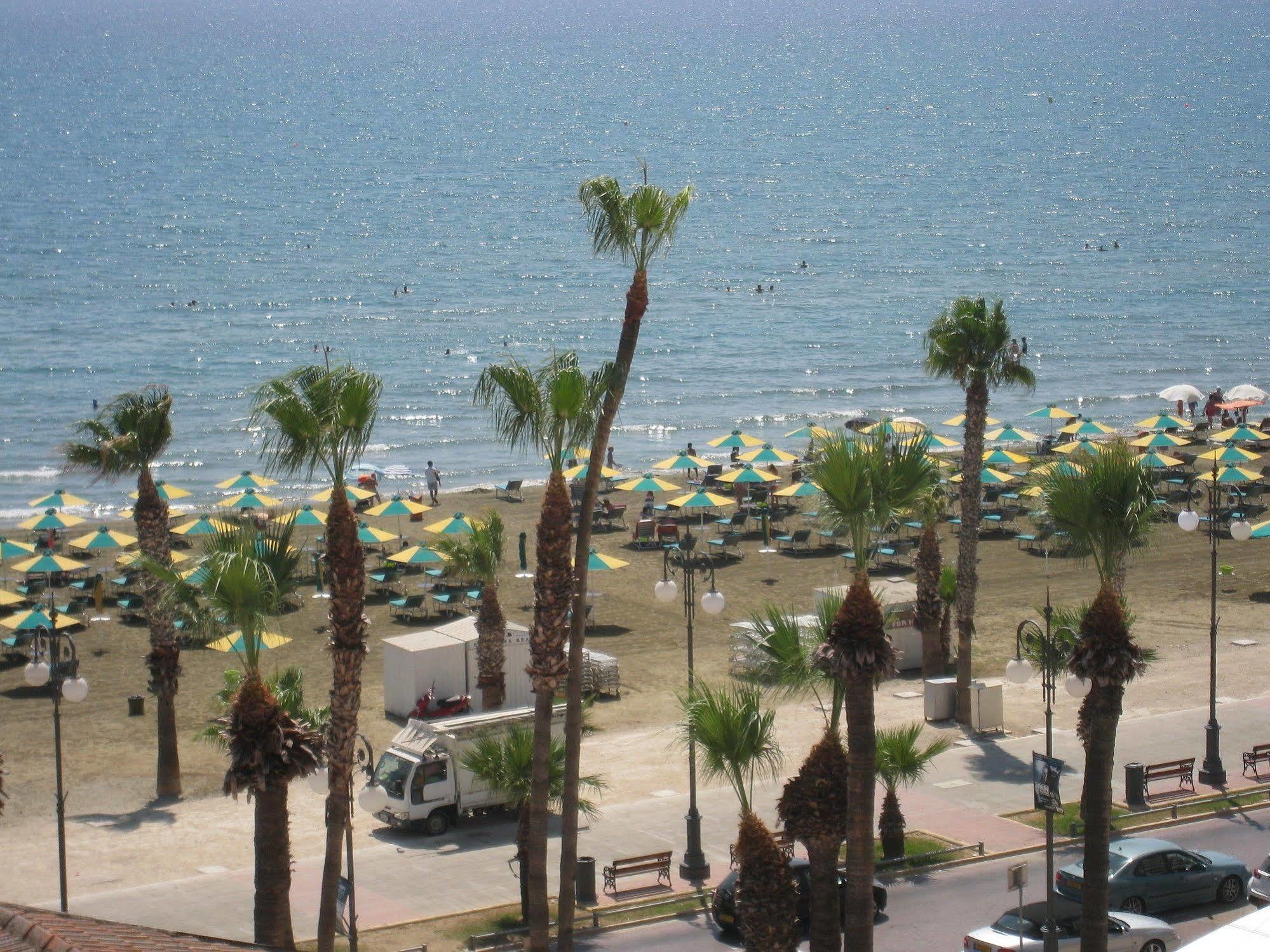 Palm Sea Beach Hotel Apartments Lárnaca Exterior foto